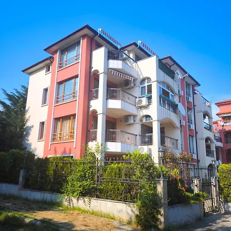 светлая на 4 этаже Равда