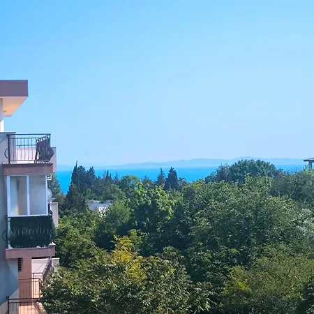 светлая на 4 этаже Апартаменти *