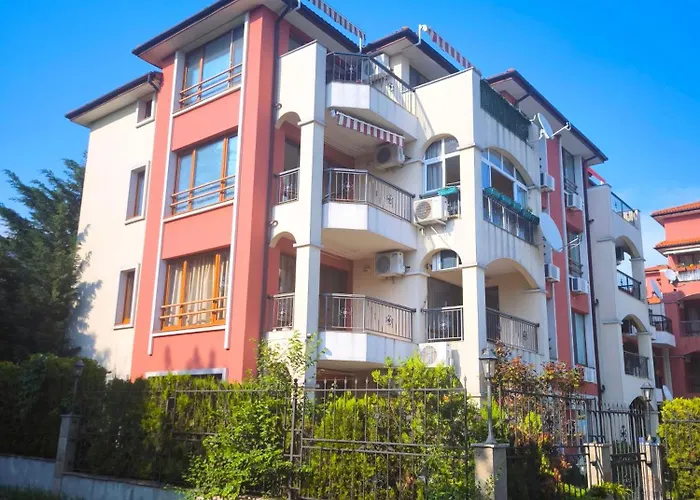 светлая на 4 этаже Равда